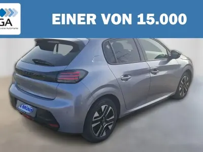 Gebraucht Peugeot 208 Allure 101 PS (74 kW) 2025 Grau metallic Kleinwagen