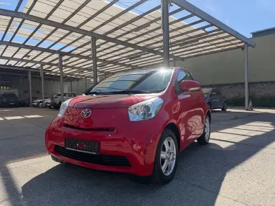 Gebraucht Toyota iQ Basis 68 PS (50 kW) 2009 Rot Kleinwagen