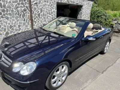 Gebraucht Mercedes CLK500 Elegance 306 PS (225 kW) 2006 Blau Cabrio