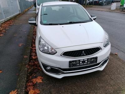 Weiß Gebraucht 2017 Mitsubishi Space Star Limousine | 3.950 €