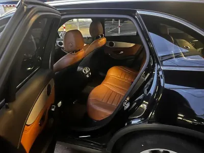 Używany Mercedes GLC250 211 KM (155 kW) 2019 Czarny SUV