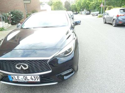 Infiniti Q30