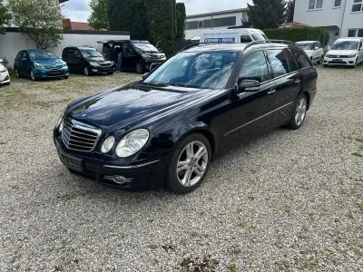 Używany Mercedes E320 Avantgarde 224 KM (164 kW) 2006 Niebieski Sedan/Limuzyna