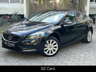 Gebraucht Volvo V40 You! 120 PS (88 kW) 2015 Schwarz Limousine