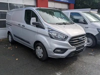 Gebraucht Ford 300 105 PS (77 kW) 2019 Silber Van / Kleinbus