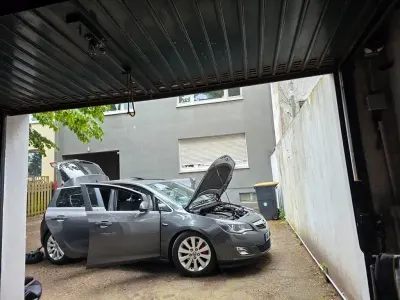 Gebraucht Opel Astra Cosmo 179 PS (131 kW) 2010 Grau Limousine