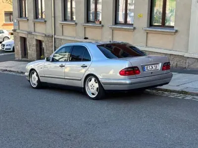 Gebraucht Mercedes E320 224 PS (164 kW) 1998 Schwarz Limousine