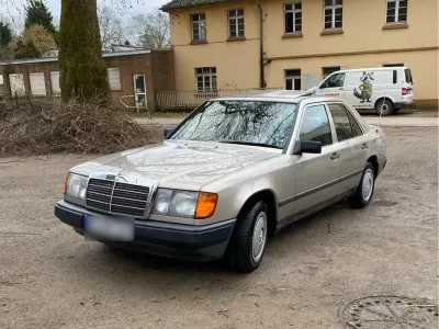 Gebraucht Mercedes 200 105 PS (77 kW) 1988 Beige Limousine