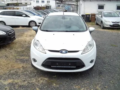 Gebraucht Ford Fiesta Titanium 90 PS (66 kW) 2009 Weiß Limousine