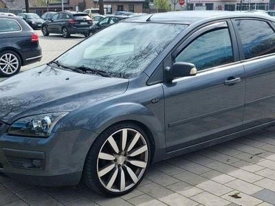 Second-hand Ford Focus Sport 116 CP (85 kW) 2005 Gri Berlinǎ