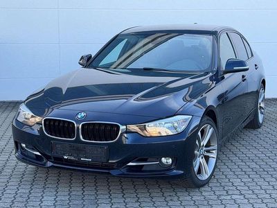 Second-hand BMW 325 Sport Line 218 CP (160 kW) 2015 Albastru Berlinǎ