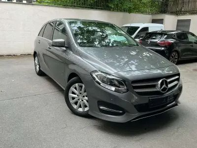 Gebraucht Mercedes B180 Style 122 PS (89 kW) 2015 Mountaingrau  met. Kleinwagen