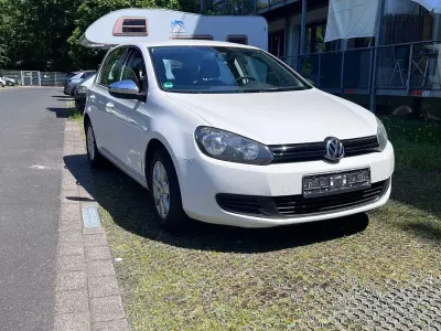 Gebraucht VW Golf VI Comfortline 105 PS (77 kW) 2011 Weiß Kleinwagen