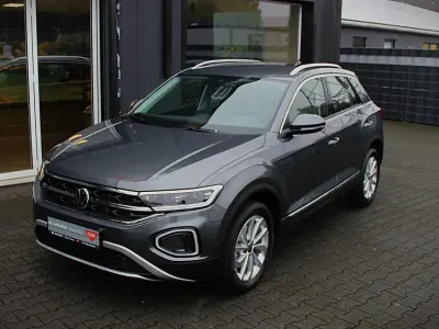 Gebraucht VW T-Roc Style 150 PS (110 kW) 2025 Indiumgrau metallic (metallic) SUV