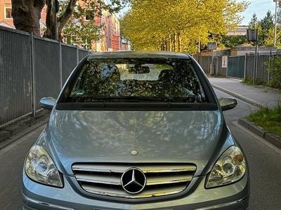 Mercedes B200