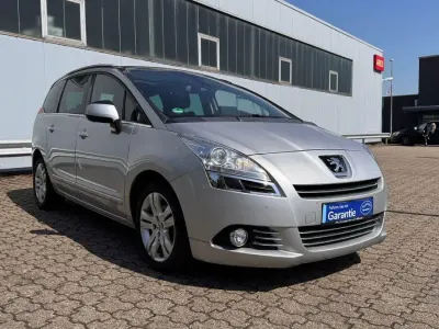 Gebraucht Peugeot 5008 Allure 111 PS (81 kW) 2012 Silber Van / Kleinbus