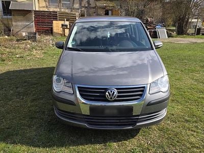 Gebraucht VW Touran 105 PS (77 kW) 2010 Braun Van / Kleinbus