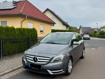Gebraucht Mercedes B180 122 PS (89 kW) 2011 Grau Kleinwagen