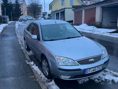 Gebraucht Ford Mondeo 125 PS (91 kW) 2002 Silber Limousine