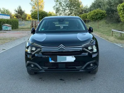 Käytetty Citroën C4 PureTech 131 HP (96 kW) 2024 Musta Katumaasturi