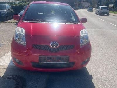 Second-hand Toyota Yaris Executive 101 CP (74 kW) 2009 Roșu Hatchback