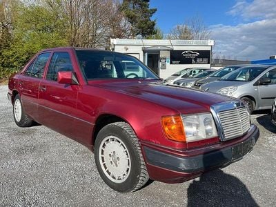 Second-hand Mercedes E230 132 CP (97 kW) 1990 Roșu Berlinǎ