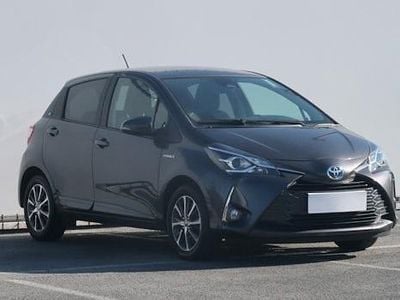 Grey (metallic) Gebraucht 2020 Toyota Yaris Hybrid Team Limousine | 15.990 € (Guter Preis)