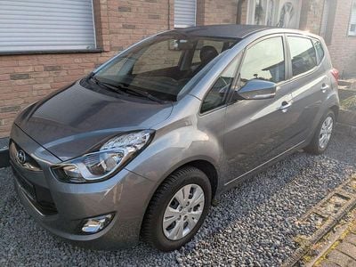 Gebraucht Hyundai ix20 90 PS (66 kW) 2012 Grau Kleinwagen