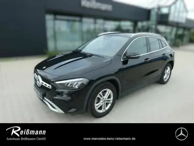 Gebraucht Mercedes GLA180 136 PS (100 kW) 2023 Unilack nachtschwarz SUV