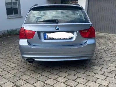 Gebraucht BMW 318 143 PS (105 kW) 2011 Silber Kombi