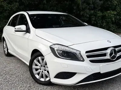 Gebraucht Mercedes A180 122 PS (89 kW) 2012 Weiß Kleinwagen