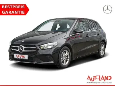 Gebraucht Mercedes B200 Style 163 PS (119 kW) 2019 Kosmosschwarz metallic Van / Kleinbus