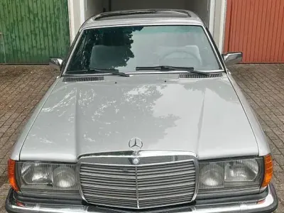 Gebraucht Mercedes 230 136 PS (100 kW) 1983 Silber Coupé
