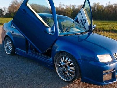 Blau Gebraucht 2002 VW Bora Limousine | 5.800 €