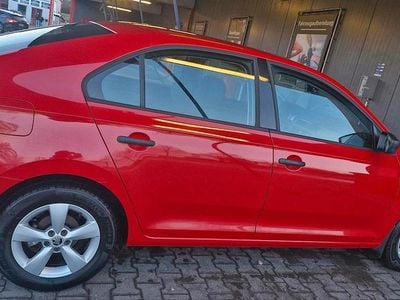Gebraucht Skoda Rapid Active 86 PS (63 kW) 2014 Rot Limousine