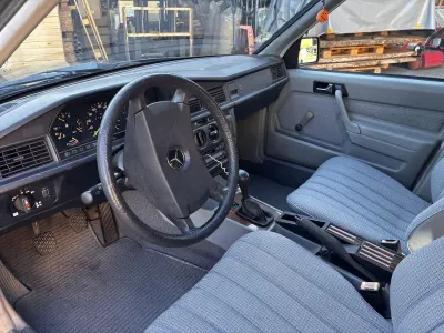 Gebraucht Mercedes 190 102 PS (75 kW) 1988 Grau Limousine
