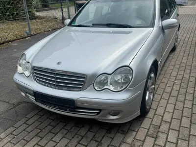 Gebraucht Mercedes 220 150 PS (110 kW) 2004 Silber Kombi