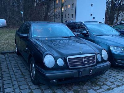 gebraucht Mercedes E200 - W210 schwarz