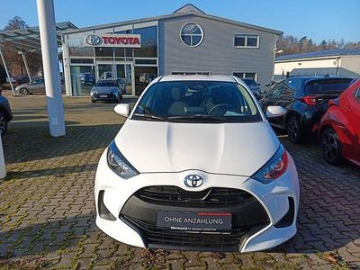 Weiß Neu 2025 Toyota Yaris Hybrid Comfort Limousine | 24.390 € (Fairer Preis)
