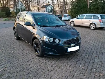 Gebraucht Chevrolet Aveo 86 PS (63 kW) 2013 Schwarz Kleinwagen