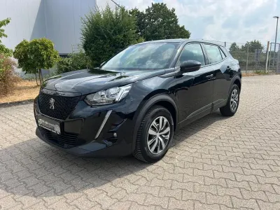 Gebraucht Peugeot 2008 Active 110 PS (80 kW) 2022 Schwarz SUV