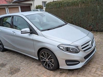 Gebraucht Mercedes B250 Urban 211 PS (155 kW) 2016 Silber Van / Kleinbus