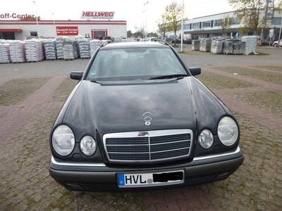 Second-hand Mercedes 240 170 CP (125 kW) 1998 Negru Berlinǎ
