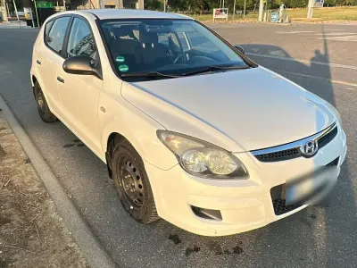 Gebraucht Hyundai i30 109 PS (80 kW) 2009 Weiß Kleinwagen