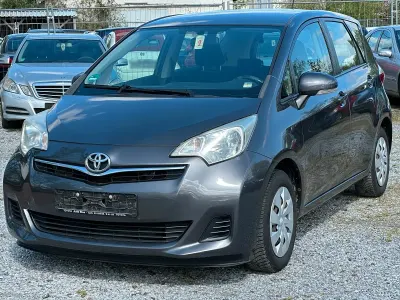 Gebraucht Toyota Verso-S Life 99 PS (72 kW) 2011 Grau Van / Kleinbus