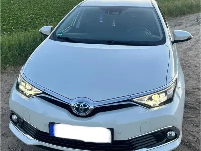 Gebraucht Toyota Auris Hybrid Executive 136 PS (100 kW) 2017 Weiß Limousine