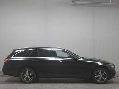 Schwarz Gebraucht 2022 Mercedes E220 Avantgarde Kombi | 22.150 € (Superpreis)