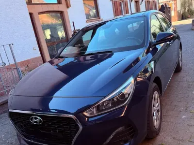 Second-hand Hyundai i30 Select 100 CP (73 kW) 2020 Albastru Break