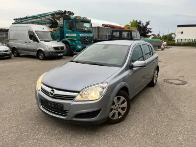 Gebraucht Opel Astra Edition 90 PS (66 kW) 2010 Silber Limousine