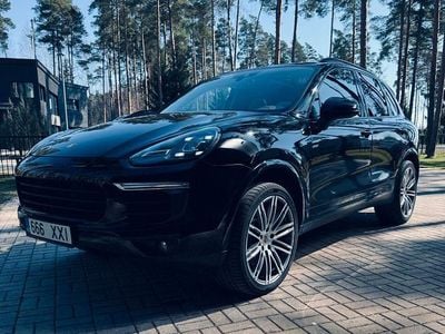 Second-hand Porsche Cayenne Platinum Edition 262 CP (192 kW) 2017 Negru SUV